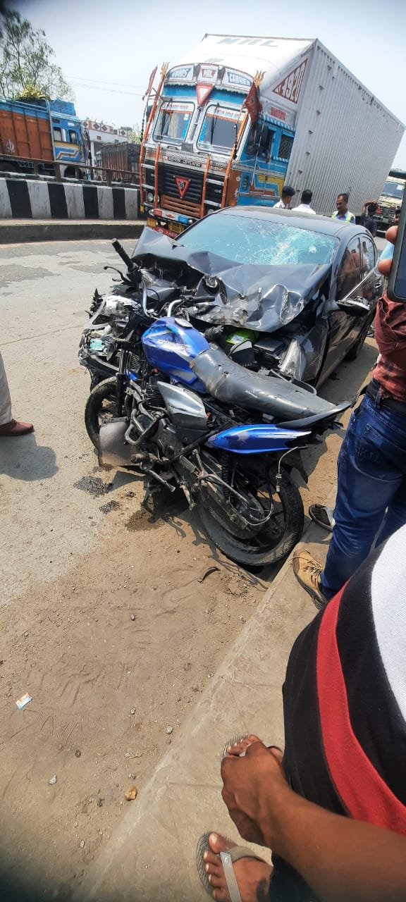 हिंदी समाचार |कार बाइक की टक्कर में डा की मौत