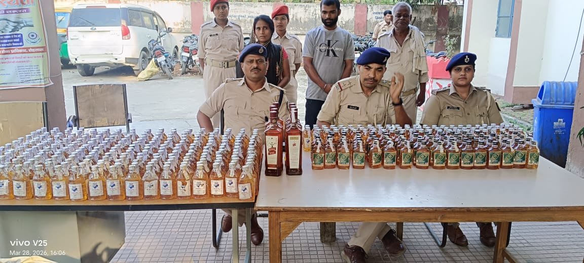 हिंदी समाचार |भारी मात्रा में शराब के साथ दो...