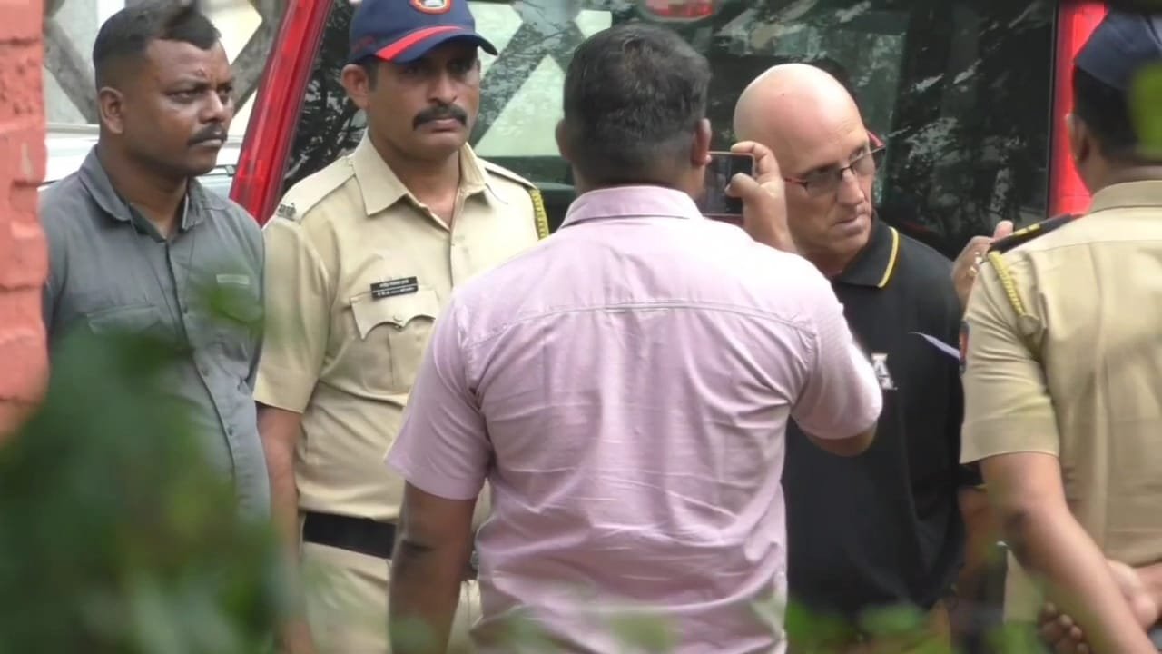 हिंदी समाचार |अमेरिकी नागरिक भारत में धर्म...