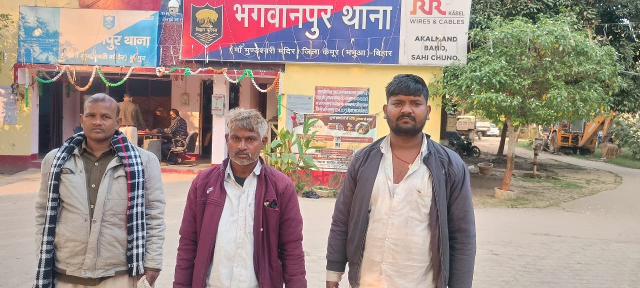 हिंदी समाचार |प्रशासन ने दो शराबियों को...