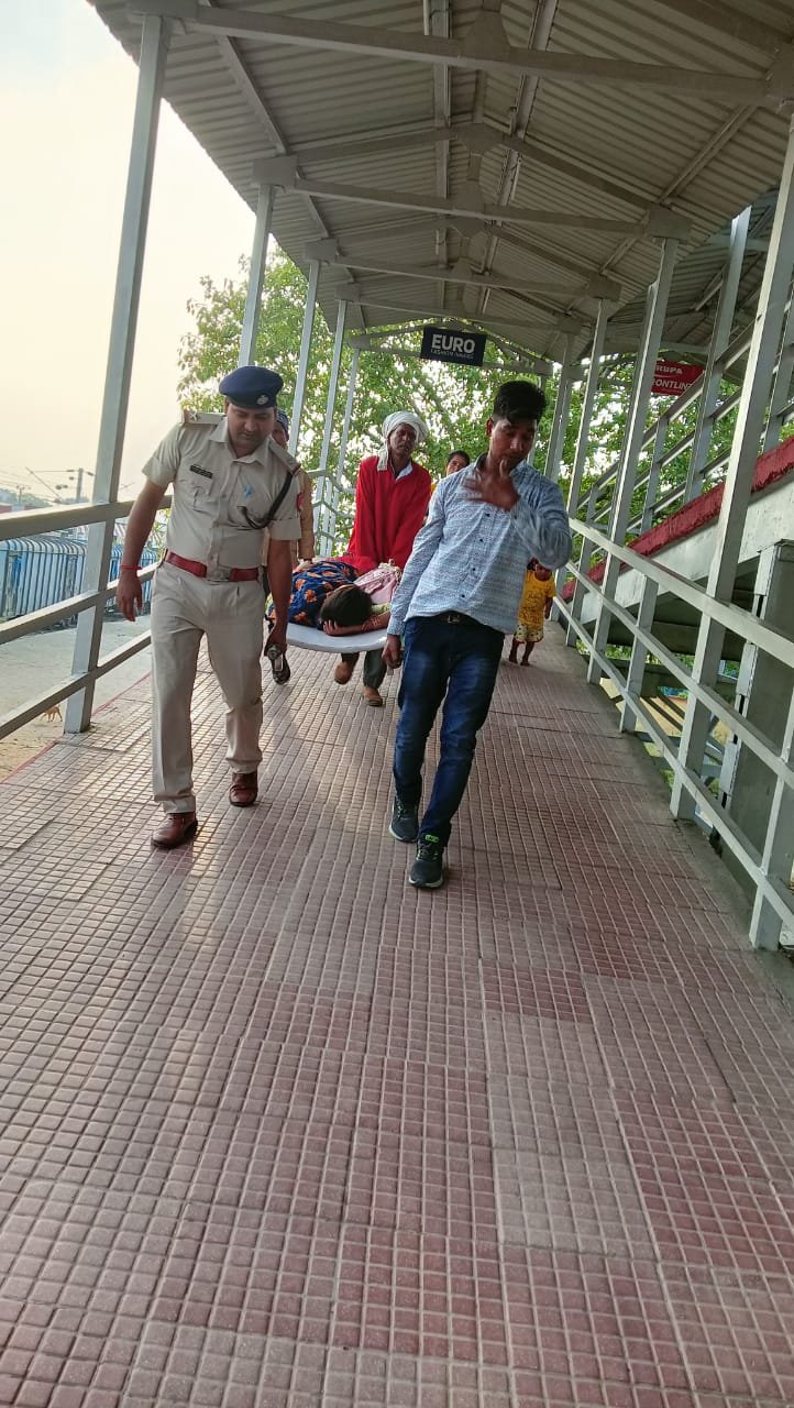 हिंदी समाचार |प्रसव पीड़ित महिला को...