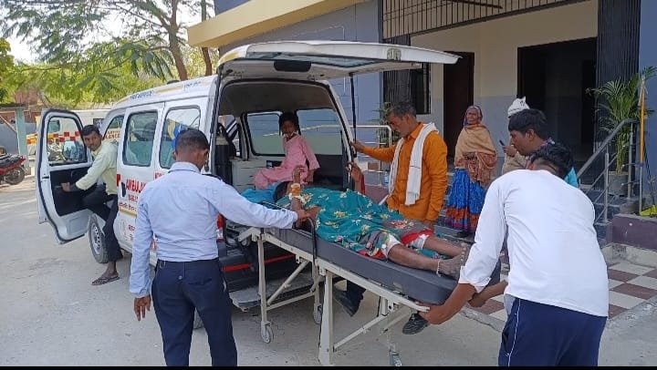 हिंदी समाचार |अनियंत्रित टेंपो डिवाइडर से...