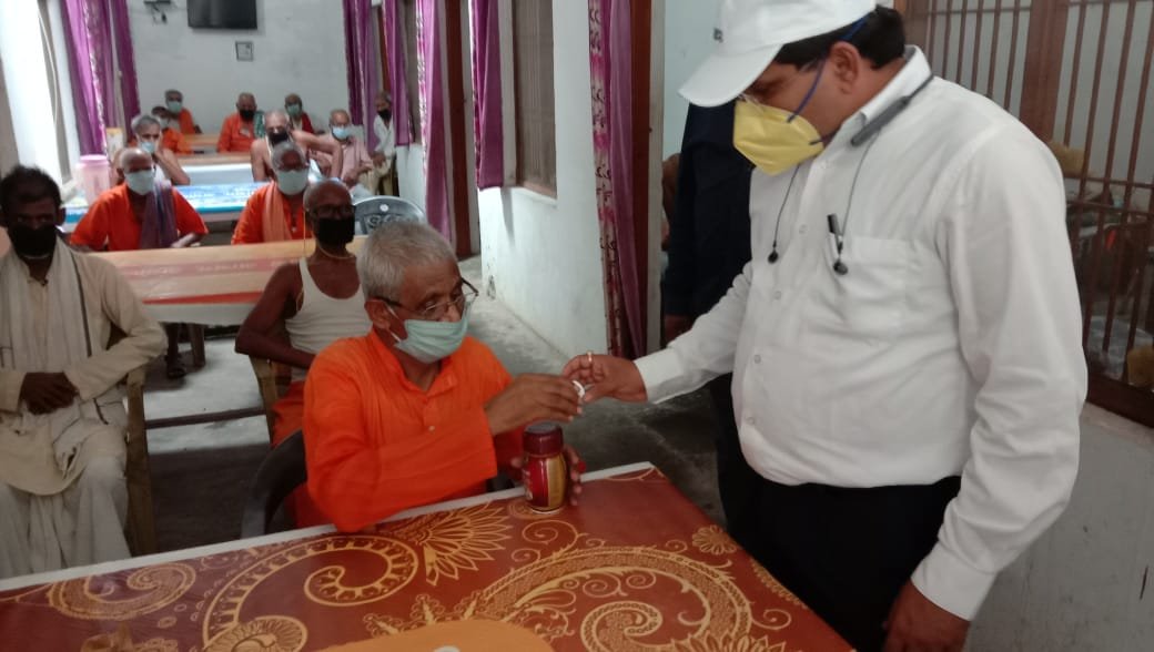 हिंदी समाचार |वृद्धाश्रम में मौजूद...