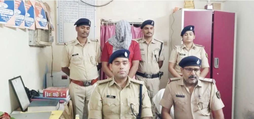 हिंदी समाचार |एटीएम कार्ड बदलकर ठगी करने...