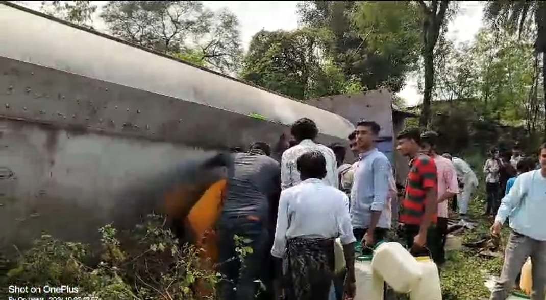 हिंदी समाचार |बोड़ा के पास दूध का टैंकर पलटा,...