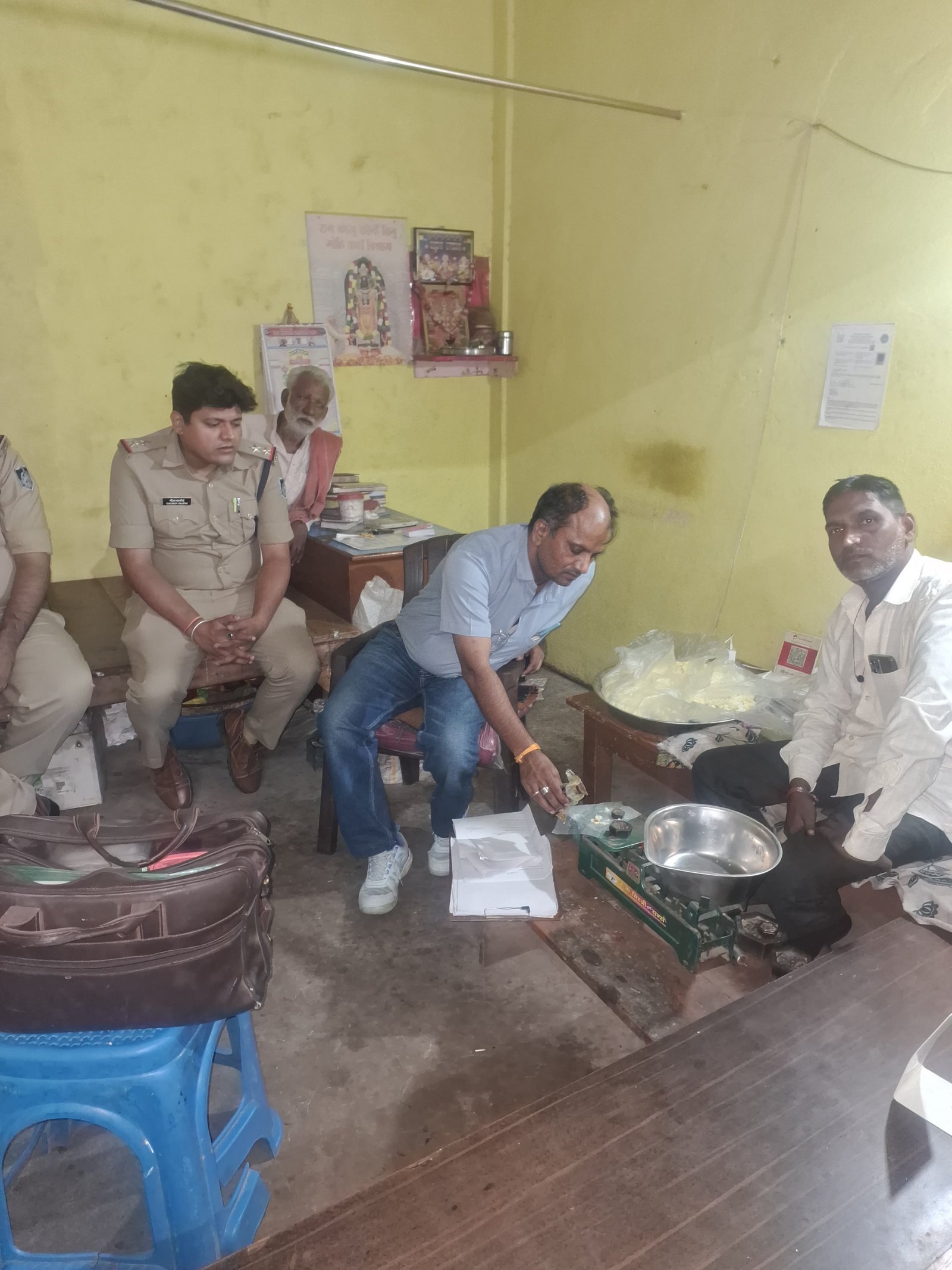 हिंदी समाचार | सारंगपुर के दो मिल्क कलेक्शन...