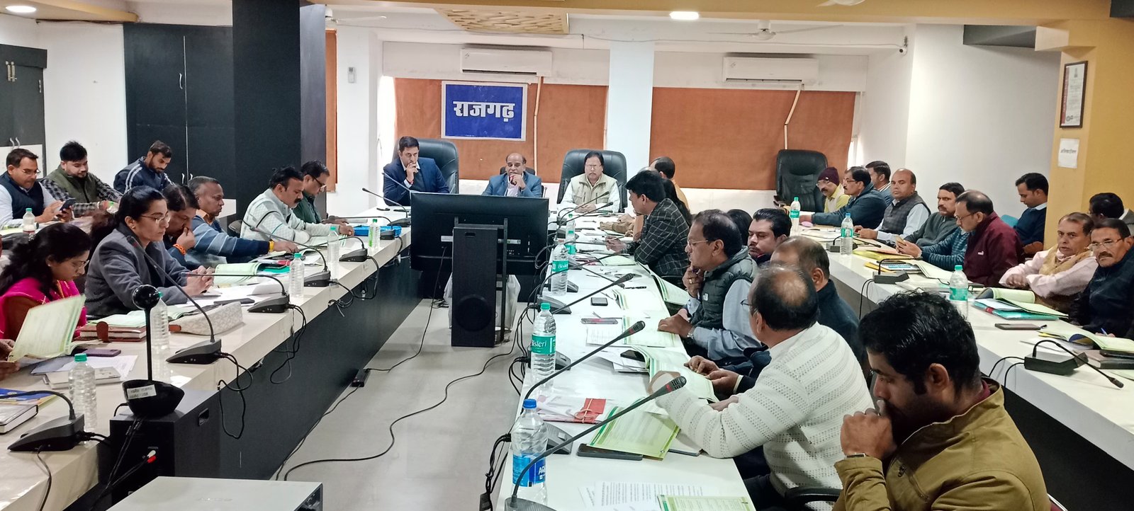 हिंदी समाचार |आयुष्मान धीमी गति पर दो जनपद...