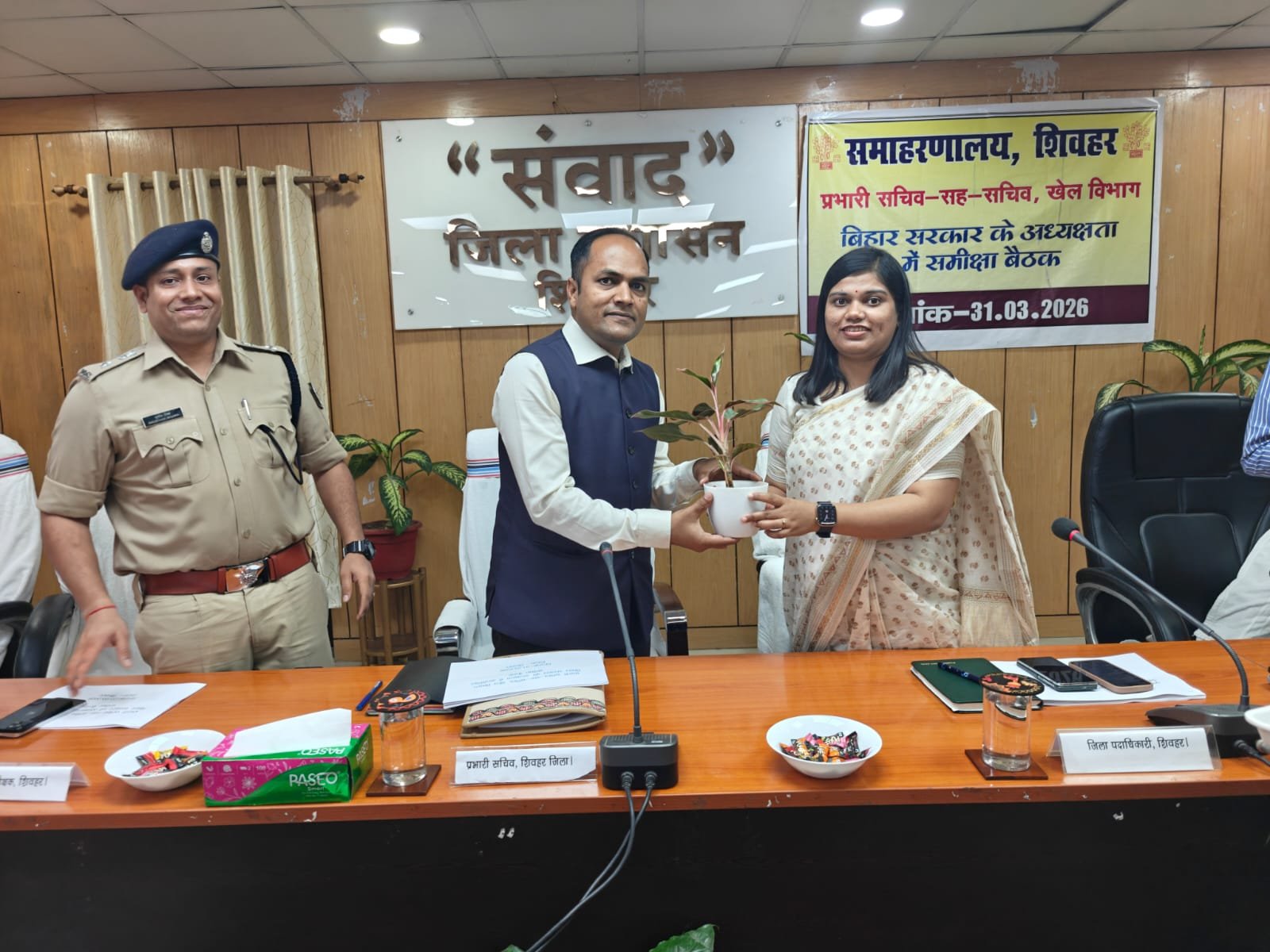 हिंदी समाचार | समाहरणालय में समीक्षा बैठक:...