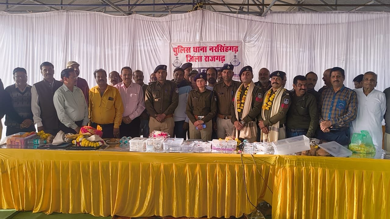 हिंदी समाचार |सराफा व्यापारी की दुकान में...