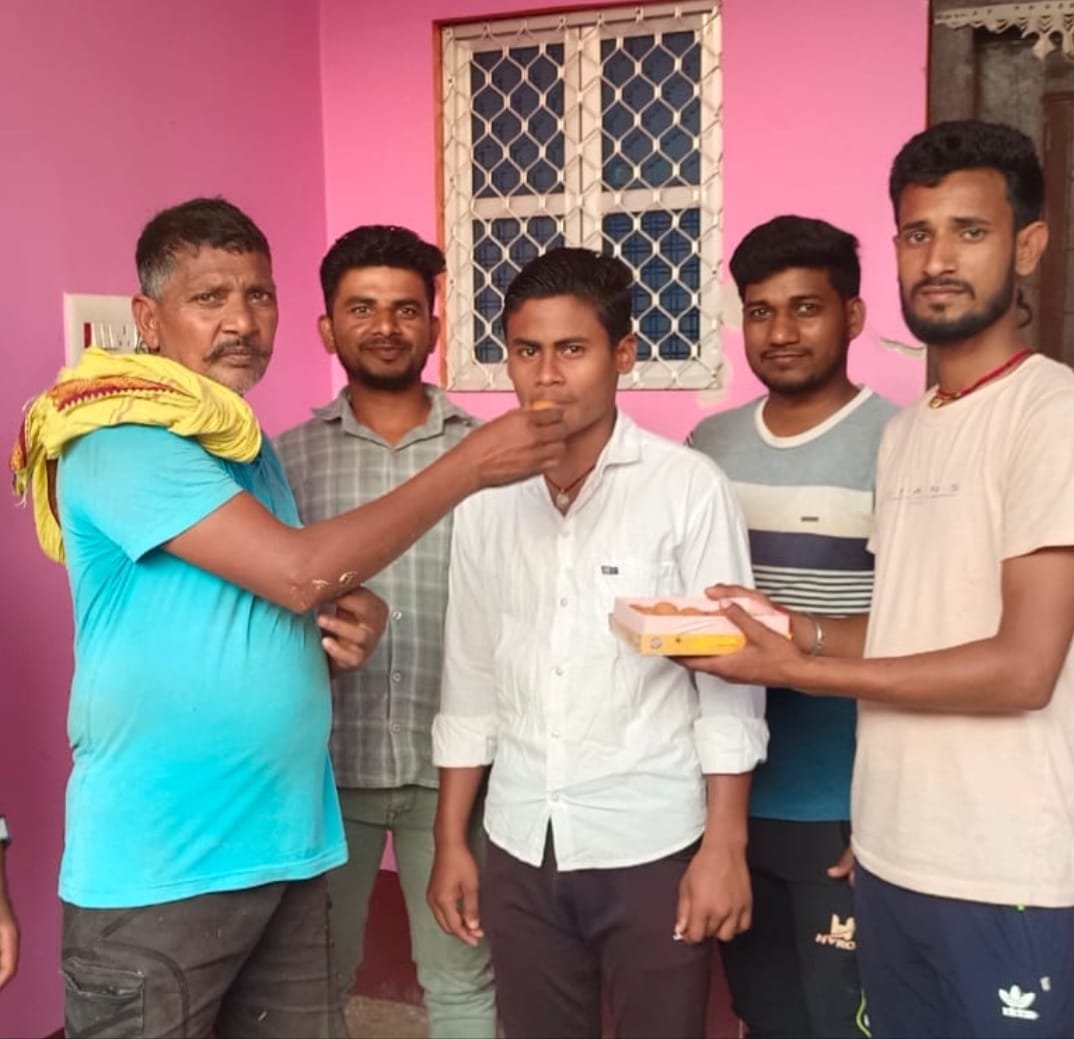 हिंदी समाचार |मैट्रिक परीक्षा मे लक्की...