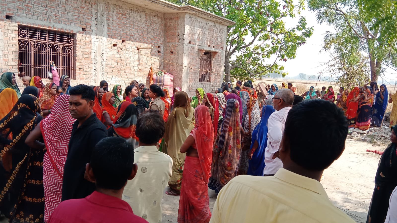 हिंदी समाचार |फांसी के फंदे पर लटकता हुआ...