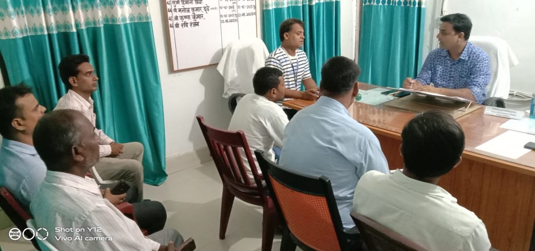 हिंदी समाचार |बीडीओ ने आवास सहायकों की बैठक...