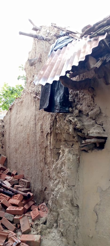 हिंदी समाचार |दबंगों द्वारा पुश्तैनी जमीन...