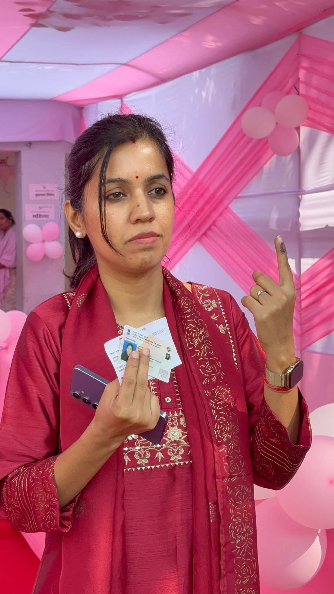 हिंदी समाचार |डीएम ने किया मतदान