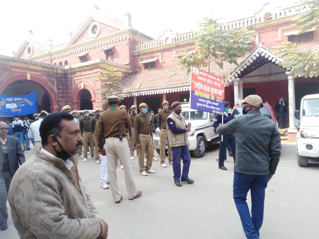 हिंदी समाचार |पुलिस तथा कालेज के छात्र...
