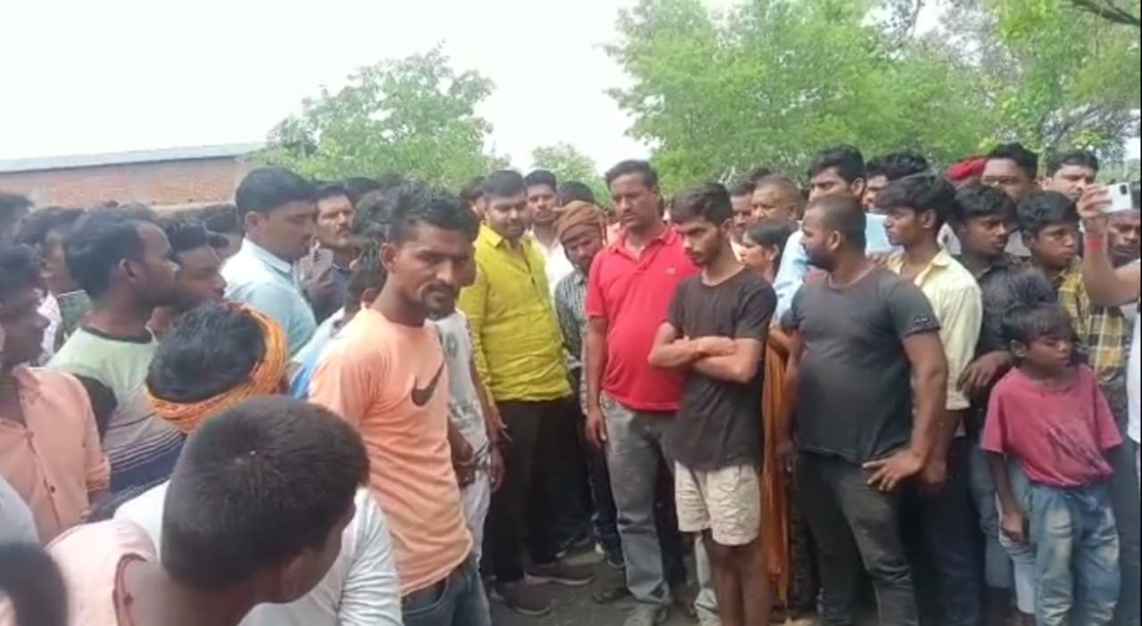 हिंदी समाचार |पिकअप की चपेट में आने से...