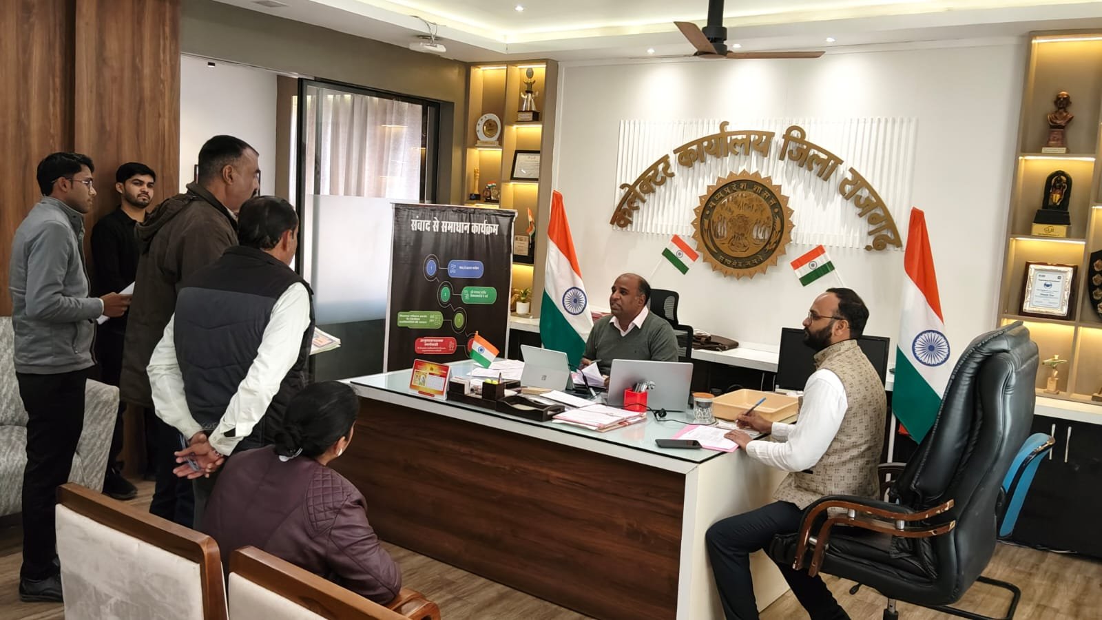 हिंदी समाचार |पटवारी को निंलबन का नोटिस,...