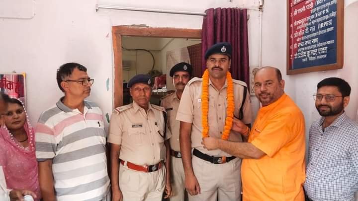 हिंदी समाचार |ट्रेन से यात्री की जान बचाने...