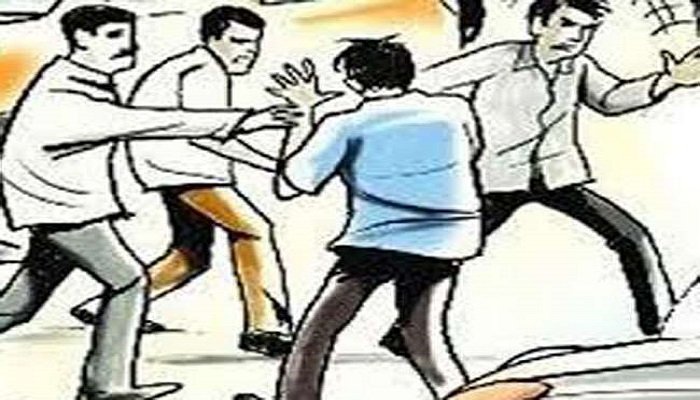 हिंदी समाचार |चुनाव निर्णय अधिकारी के साथ...