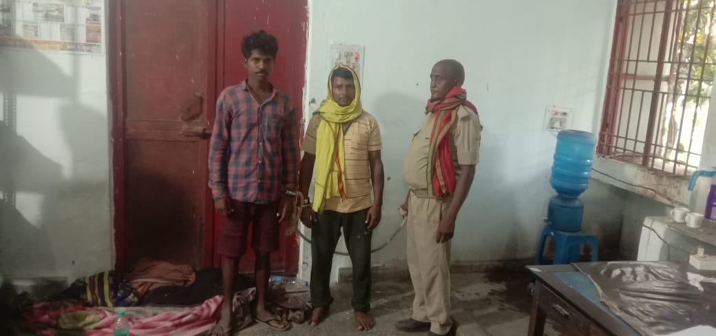 हिंदी समाचार |चैनपुर पुलिस ने एक शराबी को...