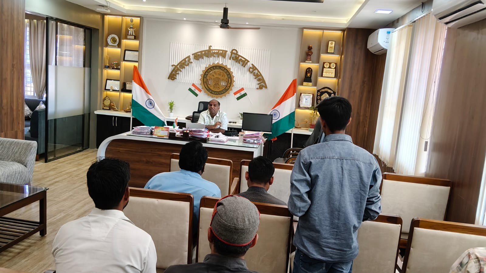 हिंदी समाचार | आबकारी विभाग की शराब दुकानों...