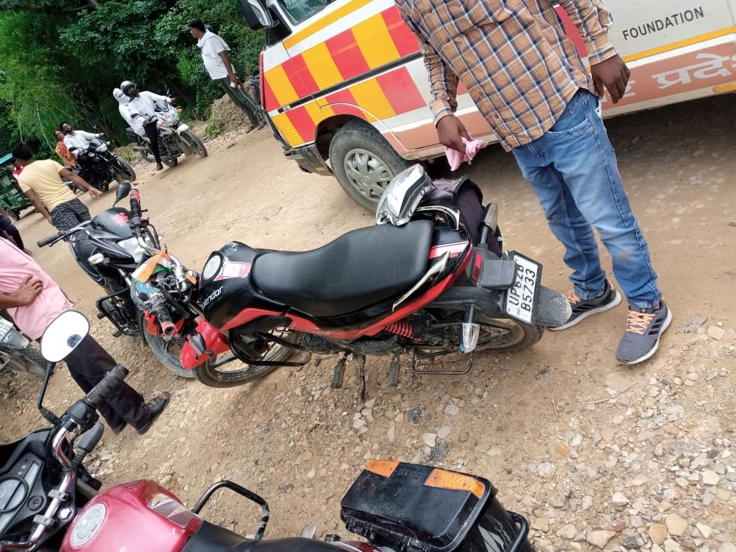 हिंदी समाचार |जेसीबी से टकराकर बाइक चालक का...