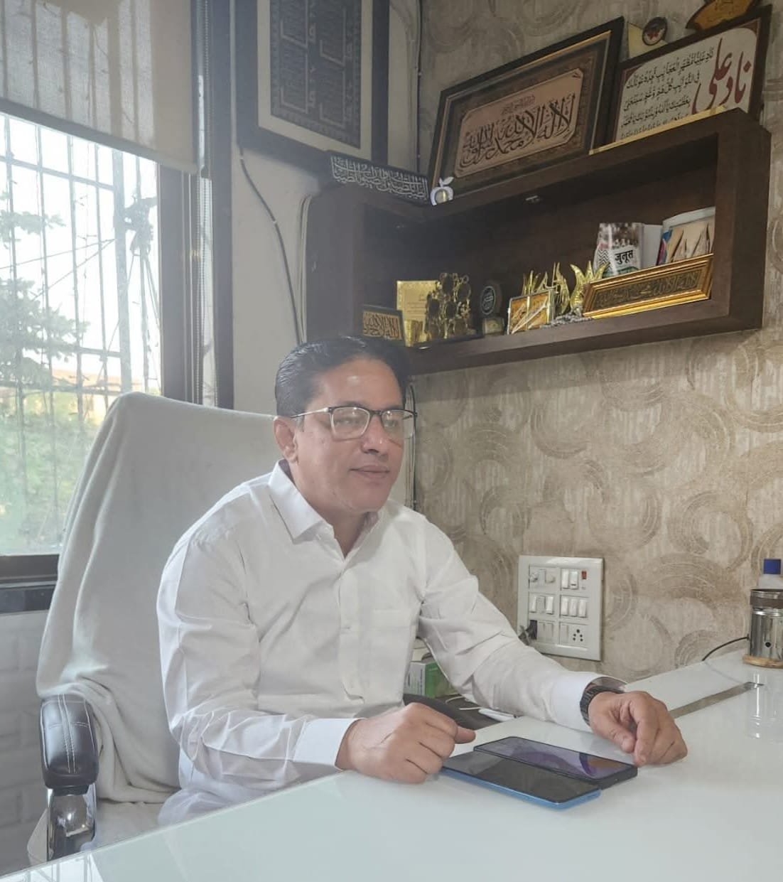 हिंदी समाचार |पूर्व उपमहापौर की दहाड़,...