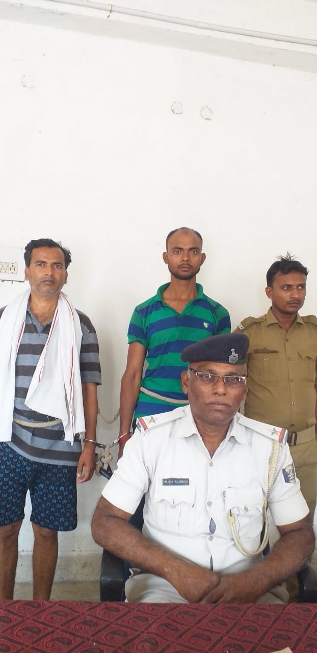 हिंदी समाचार |थाना प्रशासन ने दो वारंटियों...