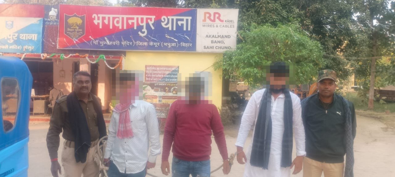 हिंदी समाचार |शराब के नशे में तीन गिरफ्तार,...