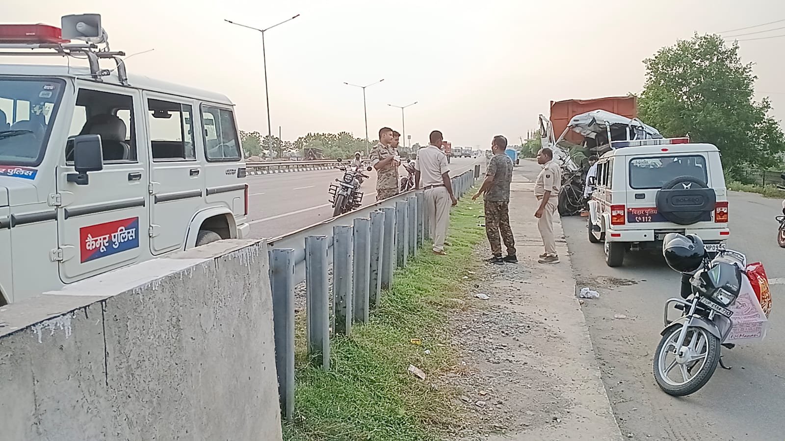 हिंदी समाचार |दो ट्रकों की टक्कर में चालक की...