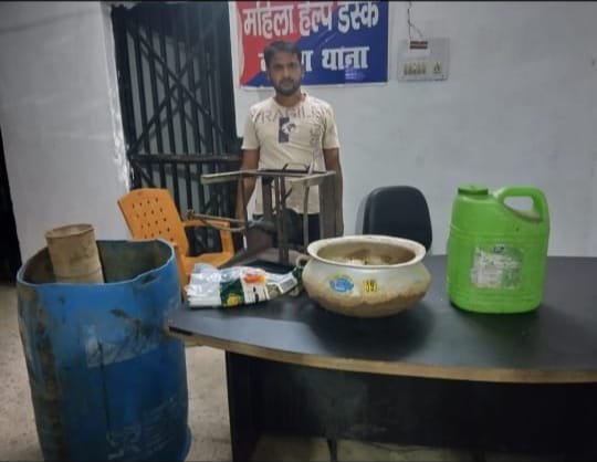 हिंदी समाचार |शराब उत्पादक यंत्र के साथ...