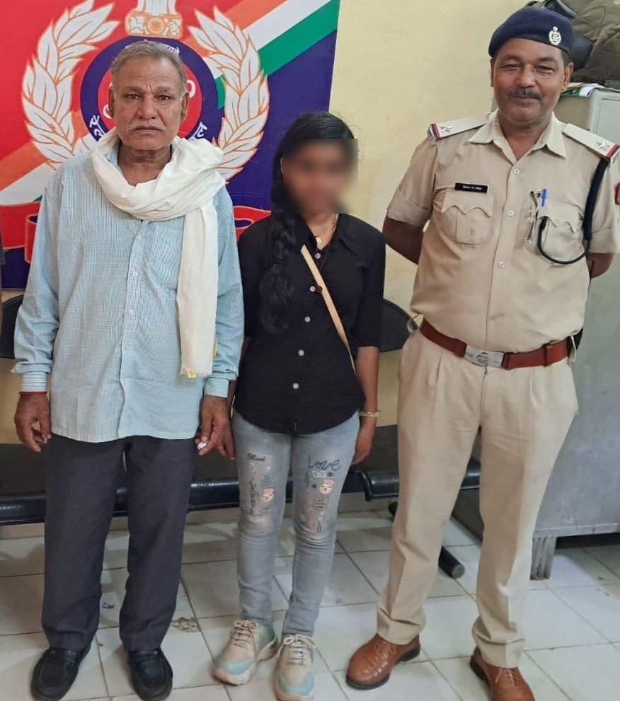 हिंदी समाचार |आरपीएफ़ ने एक बच्ची उऩके परिजन...