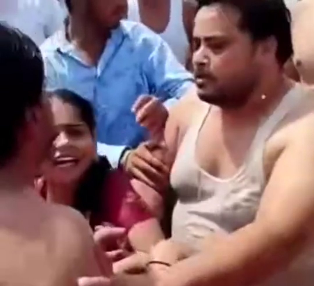 हिंदी समाचार |सरयू नदी में पत्नी को किस करने...