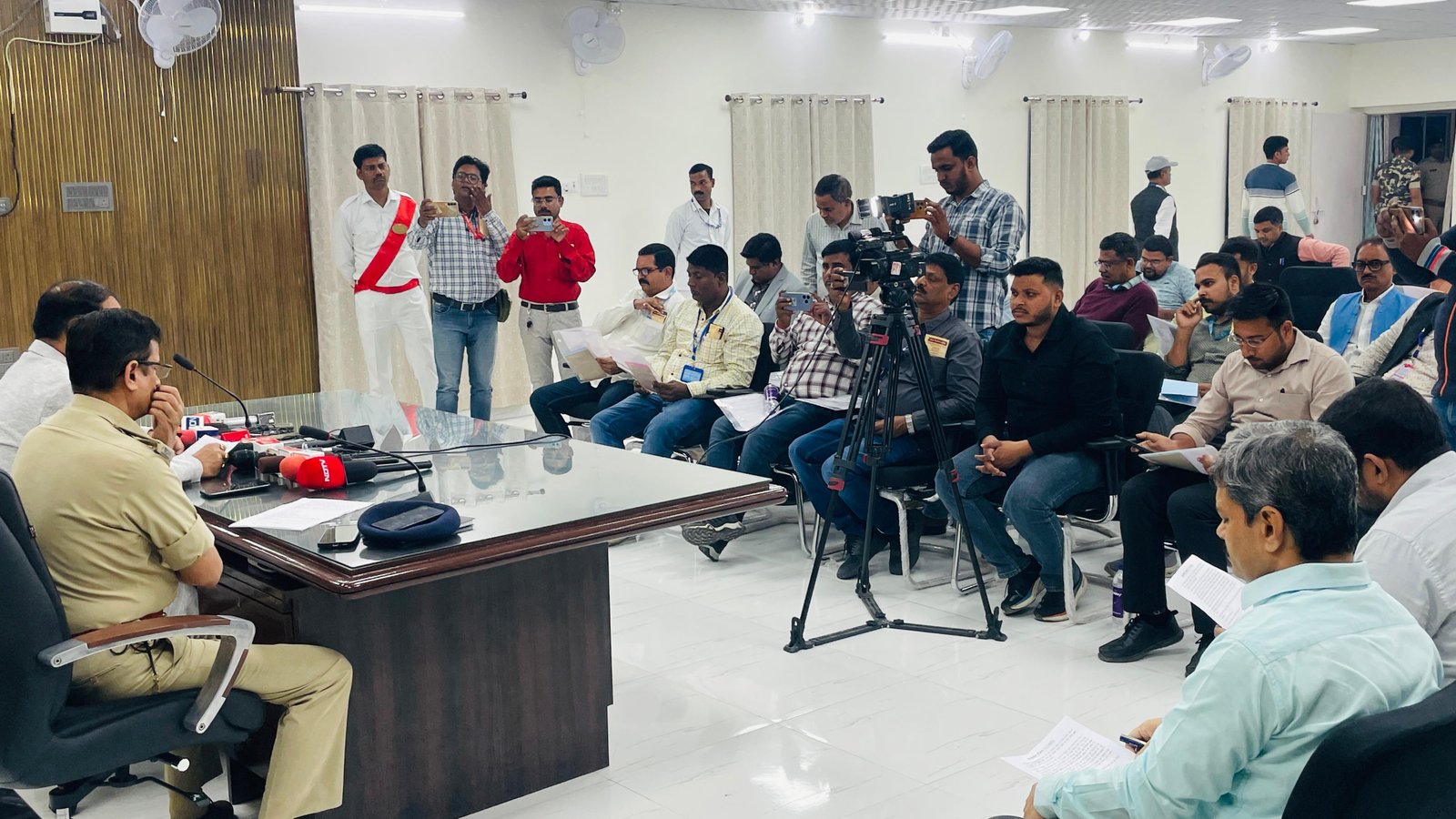 हिंदी समाचार |कैमूर में दूसरे चरण का मतदान...