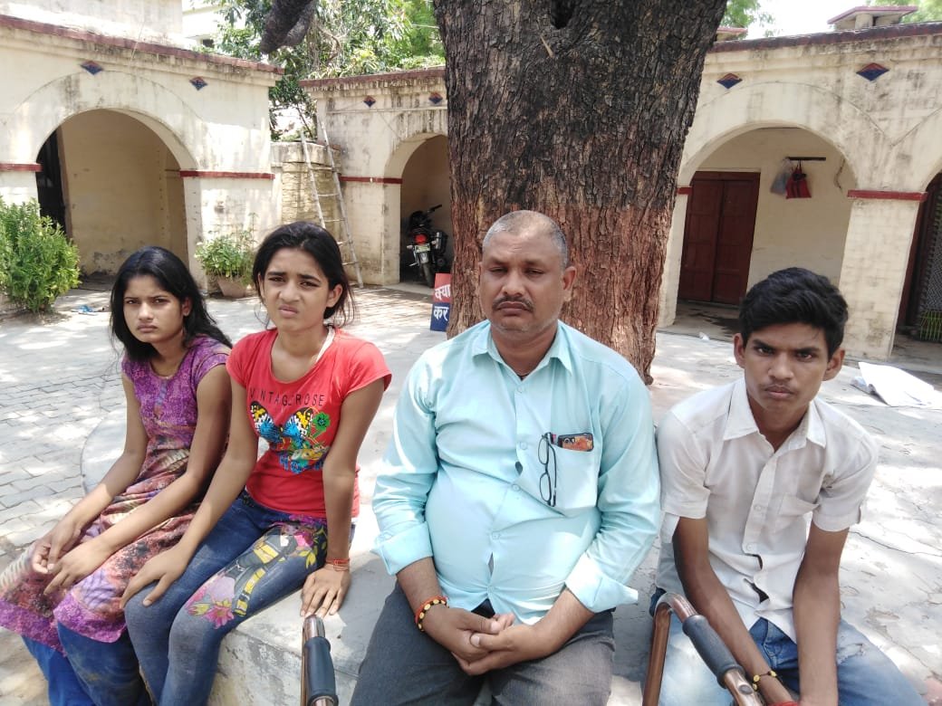 हिंदी समाचार |सगे भाइयों द्वारा प्रताड़ित...