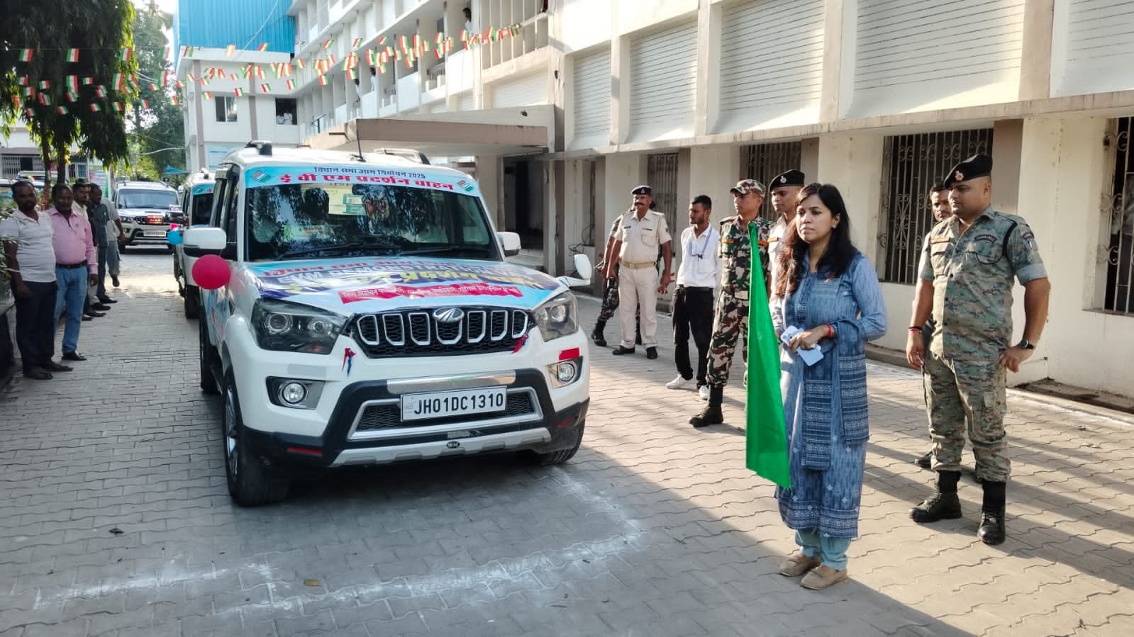 हिंदी समाचार |12 मोबाइल प्रचार वाहनों को सभी...