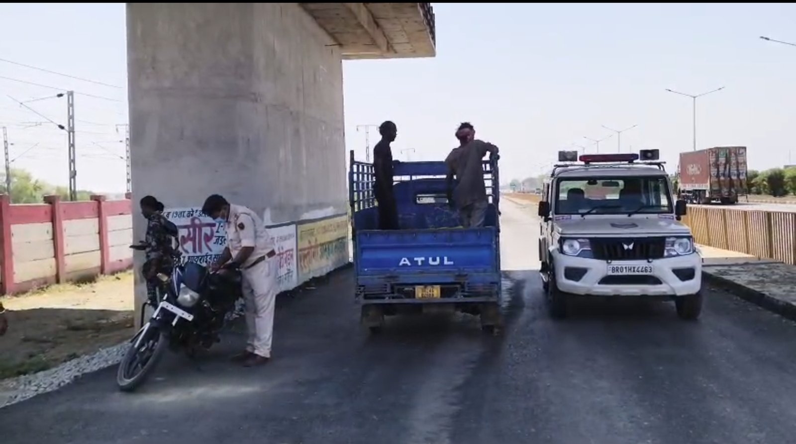 हिंदी समाचार | कुदरा में ट्रेन की चपेट में आई...