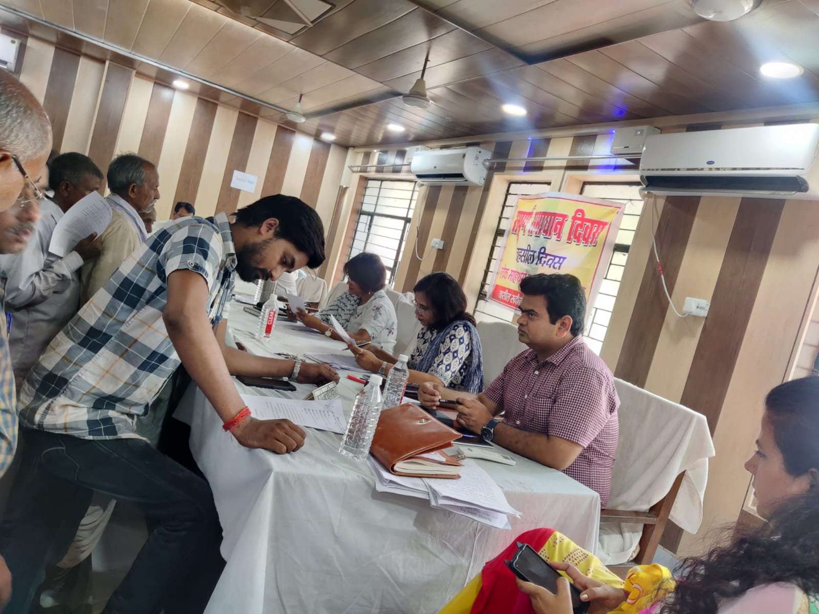 हिंदी समाचार |सीडीओ ने लेखपाल को निलम्बित...