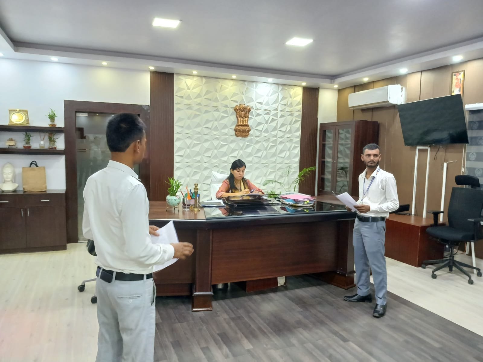 हिंदी समाचार |डीएम ने दैनिक जनता दरबार का...