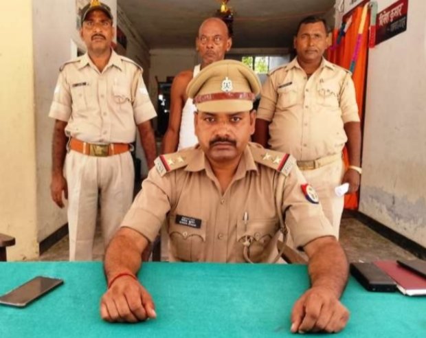 हिंदी समाचार |बरसठी पुलिस ने गांजे के साथ एक...