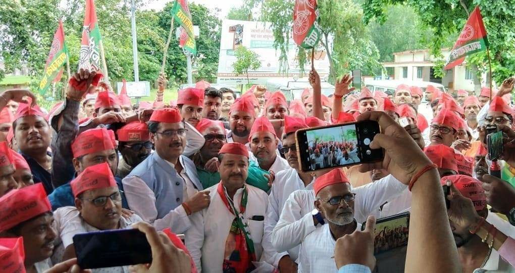 हिंदी समाचार |अमेठी में सपा कार्यकर्ताओ का 11...