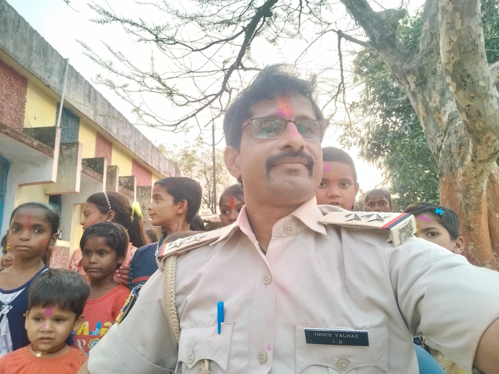हिंदी समाचार |थाना प्रभारी द्वारा खेला गया...
