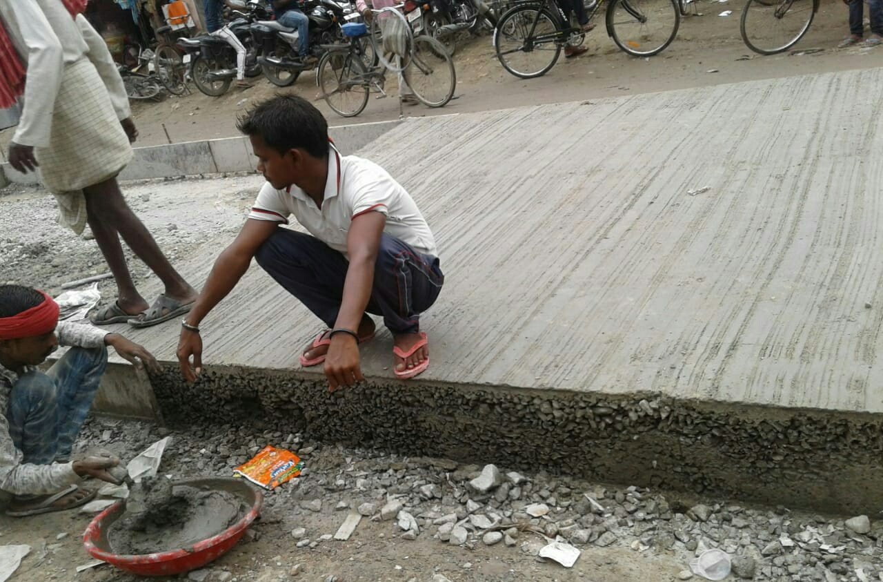 हिंदी समाचार |सड़क निर्माण में हो रही...