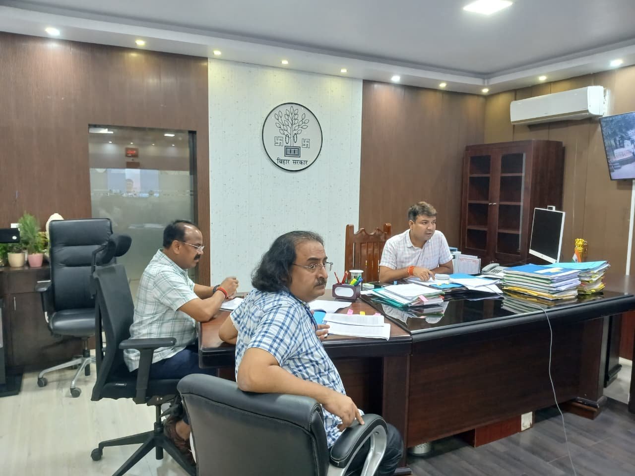 हिंदी समाचार |डीएम ने नीलामपत्र वादों की...