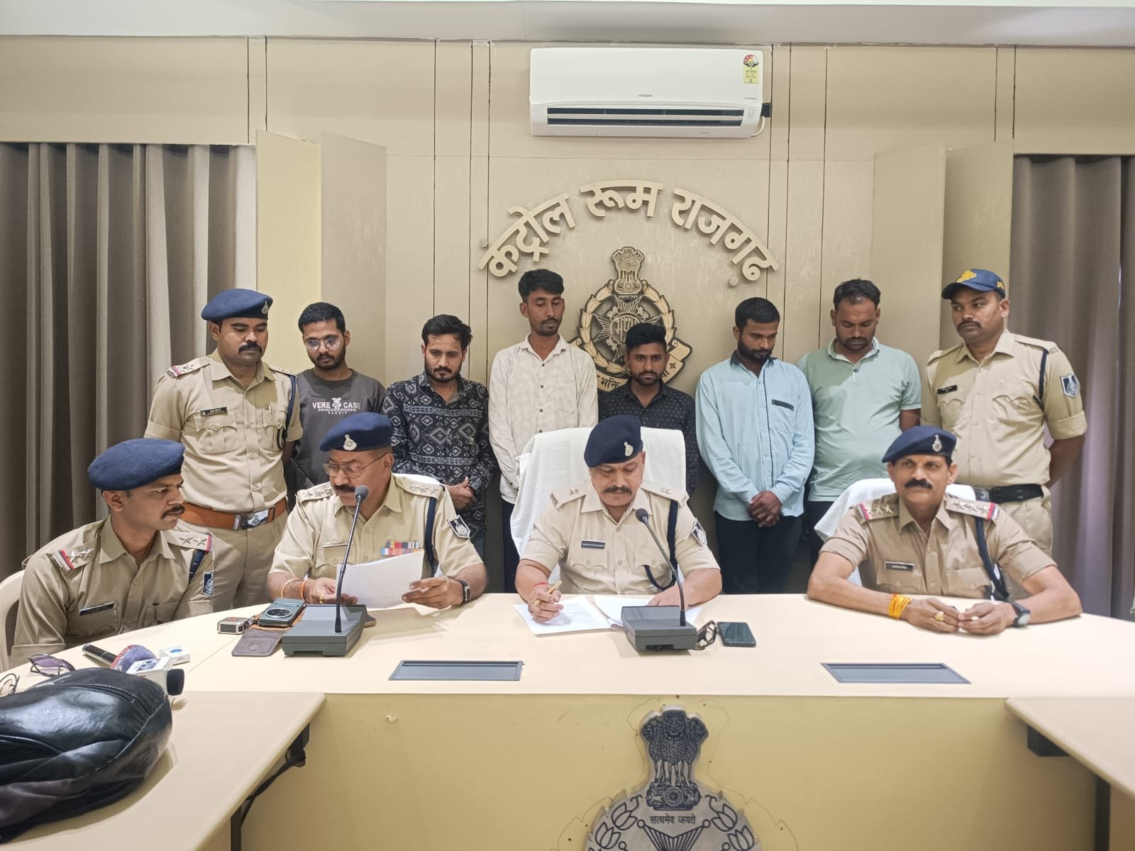 हिंदी समाचार | फर्जी जन्म प्रमाण पत्र बनाने...