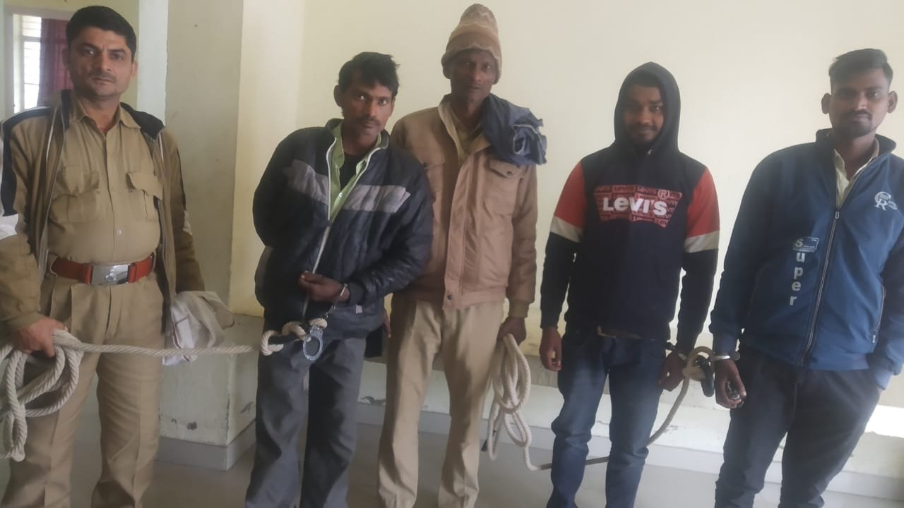 हिंदी समाचार |थाना प्रशासन ने किया नशे में...