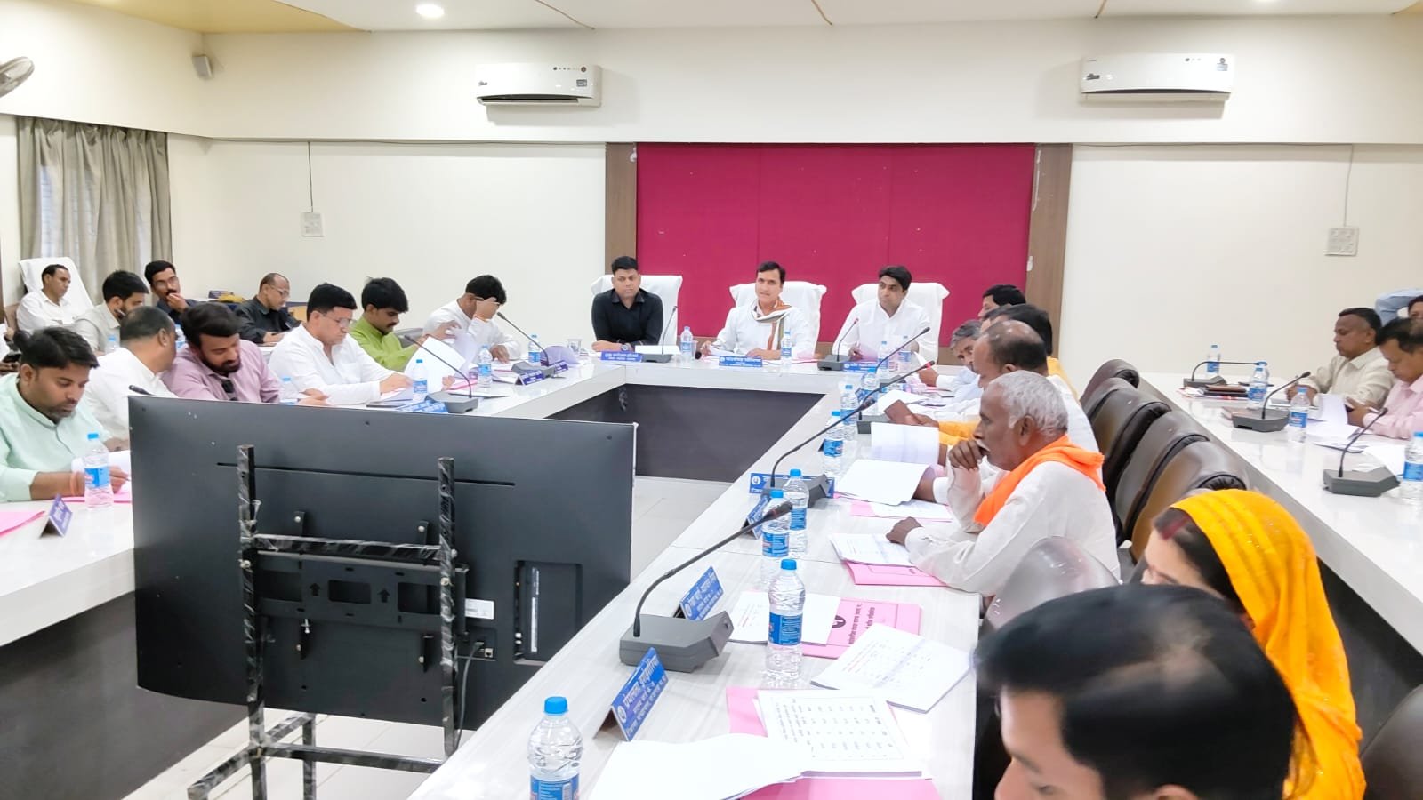 हिंदी समाचार | विभिन्न विभागों की योजनाओं की...