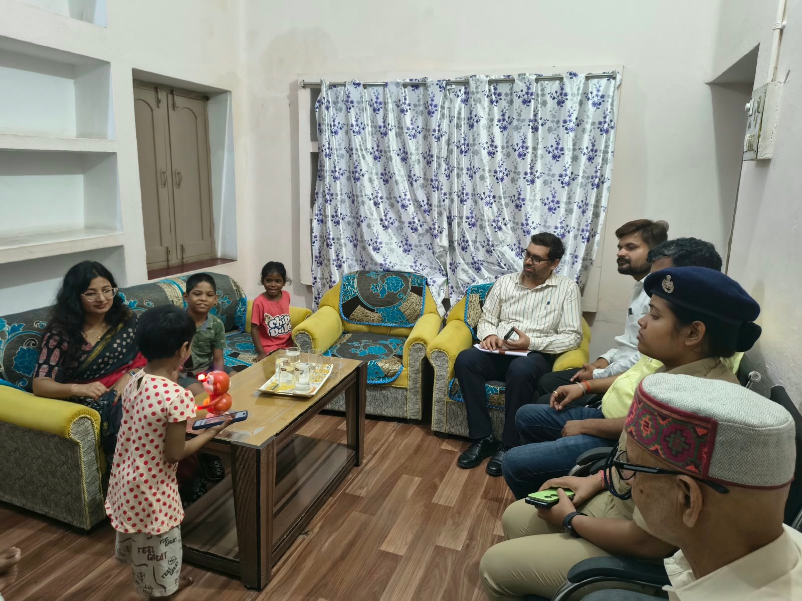 हिंदी समाचार | डीएम की अध्यक्षता में विशिष्ट...