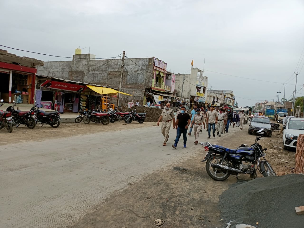 हिंदी समाचार |पुलिस और प्रशासन ने निकाला...