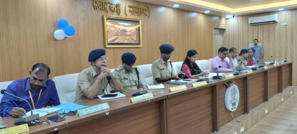 हिंदी समाचार |दशहरा पर्व को लेकर डीएम एसपी...